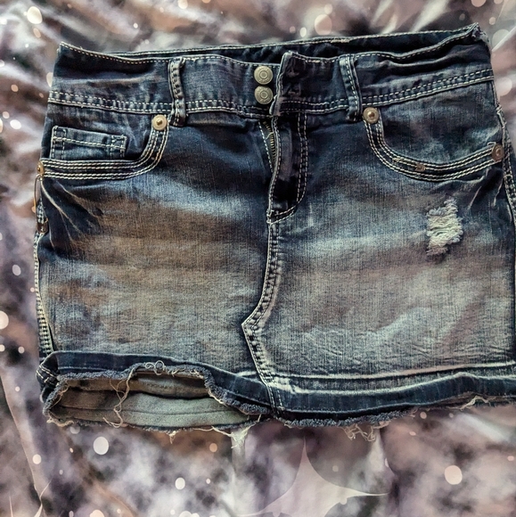Jean Skirt Darker color - Picture 1 of 3